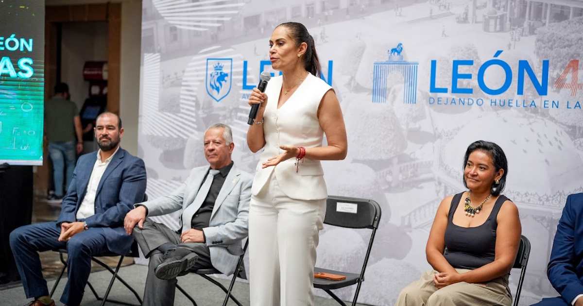 León impulsa la educación con becas, útiles e infraestructura para el ciclo 2026-2027