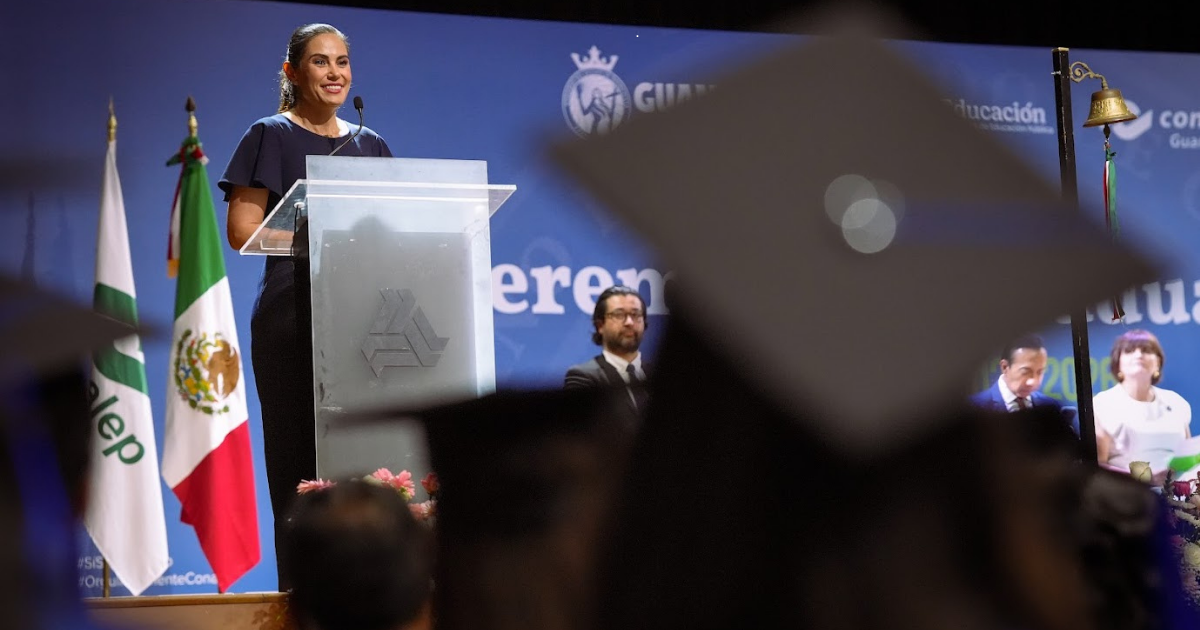 Jóvenes de León concluyen sus estudios y reciben más oportunidades para construir su futuro