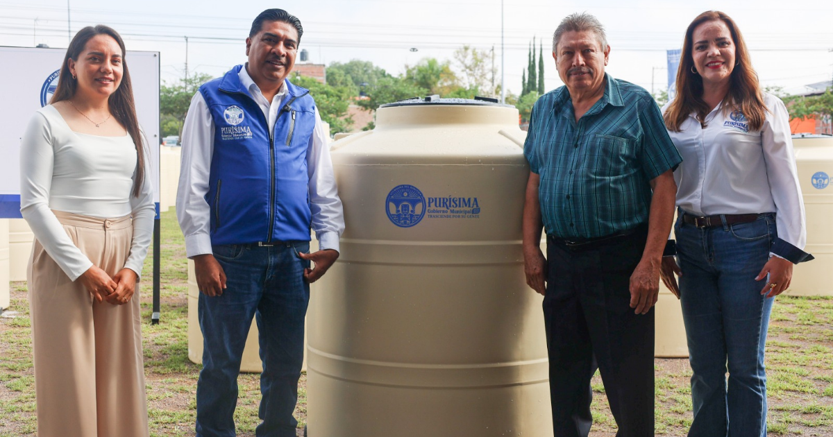 Purísima del Rincón entrega 263 tinacos para mejorar el almacenamiento de agua en los hogares