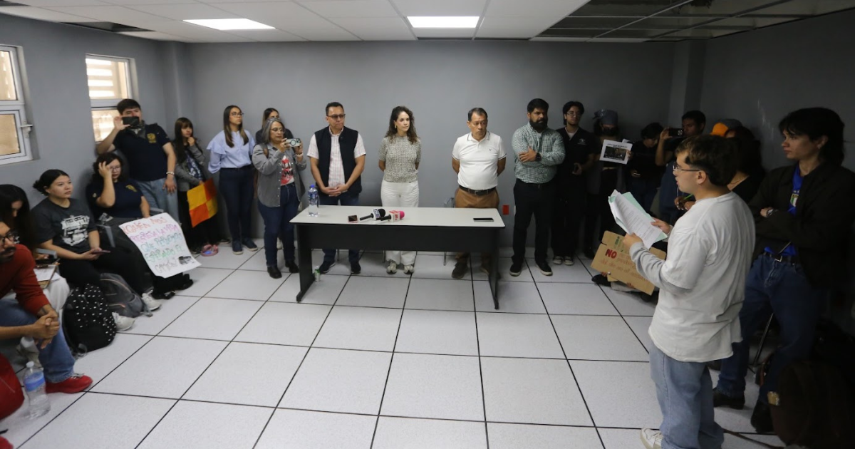 Estudiantes de la UNAM piden mejorar traslados en León y acuerdan mesa de trabajo
