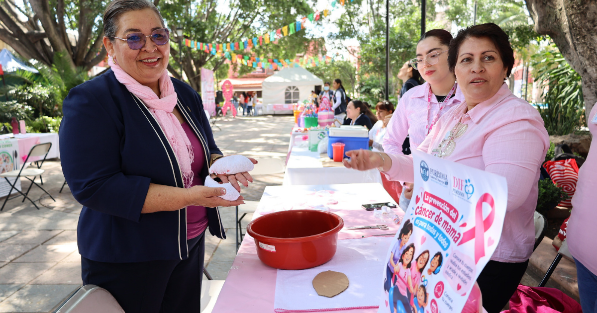 Purísima del Rincón atiende a más de 350 personas en Feria de Salud por el Mes Rosa