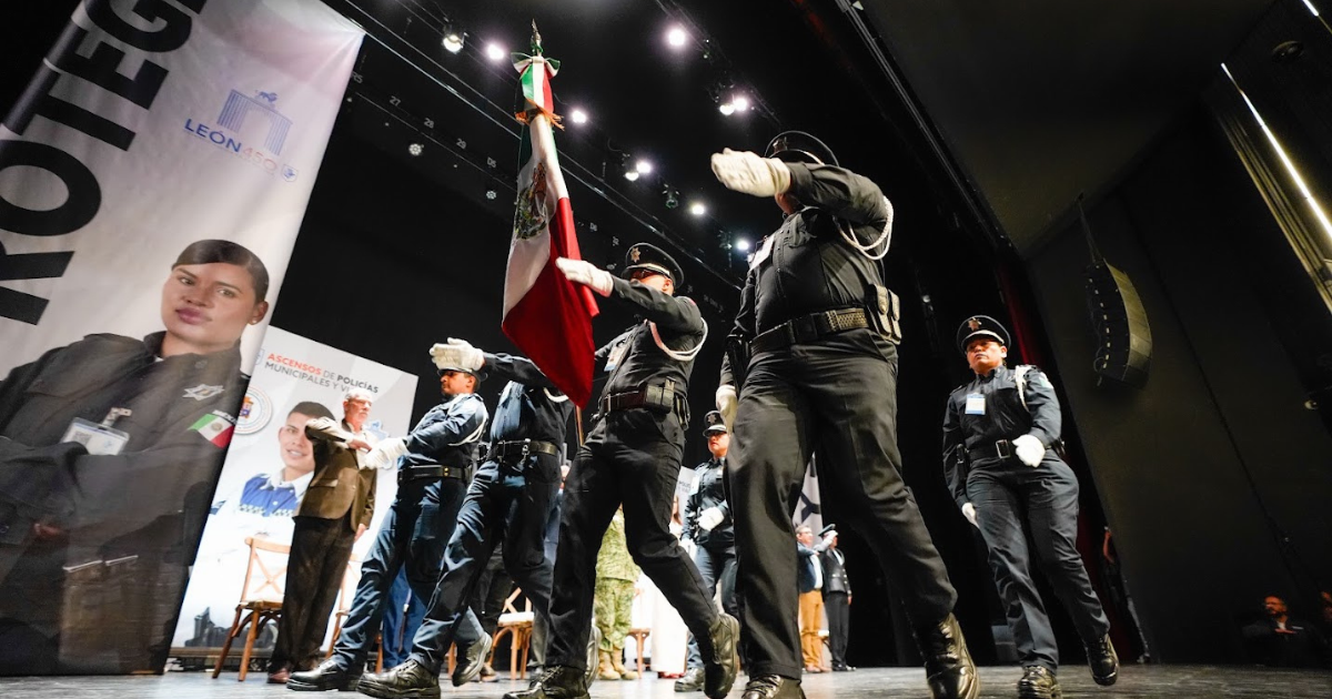 León asciende a 195 policías y refuerza la profesionalización de sus corporaciones